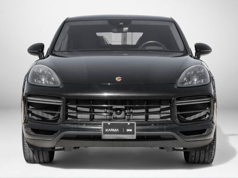 Used 2020 Porsche Cayenne Turbo image 3