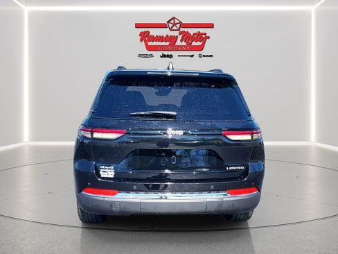 Used 2024 Jeep Grand Cherokee Limited AWD/4WD image 4