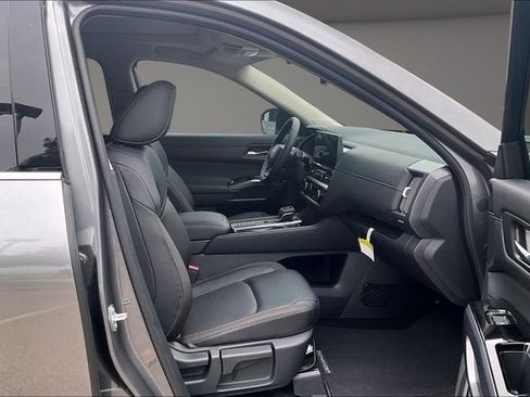 New 2026 Nissan Pathfinder SL w/ SL Premium Package FWD image 11
