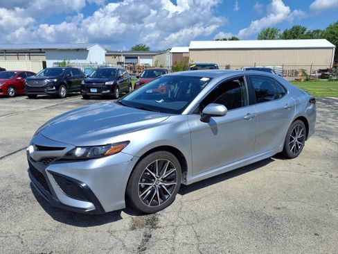 Used 2023 Toyota Camry SE image 7