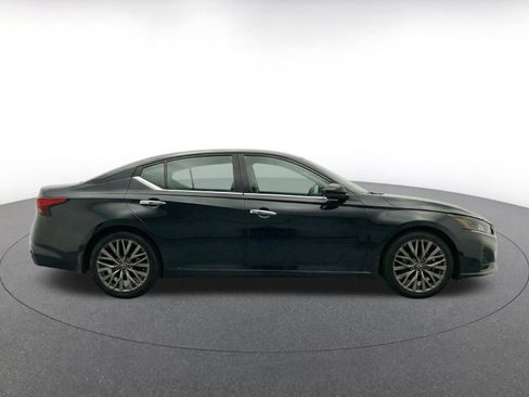 Used 2025 Nissan Altima 2.5 SV FWD image 9
