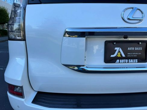 Used 2016 Lexus GX 460 w/ Premium Package AWD/4WD image 14