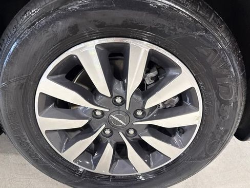 Used 2023 Chrysler Pacifica Touring-L FWD image 11