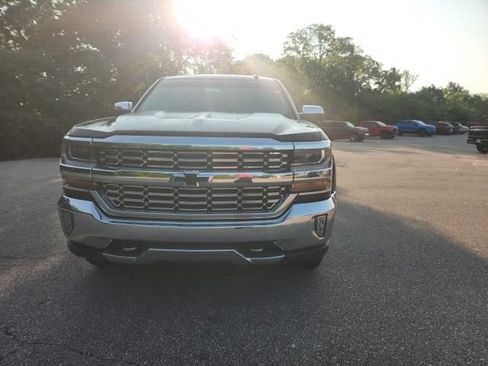 Used 2017 Chevrolet Silverado 1500 LT w/ All Star Edition AWD/4WD image 4