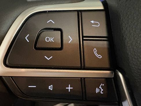 Used 2024 Toyota Highlander Platinum AWD/4WD image 18