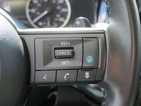 Used 2025 Nissan Pathfinder SV FWD image 17
