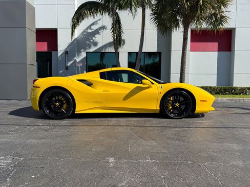 Used 2018 Ferrari 488 Spider image 3