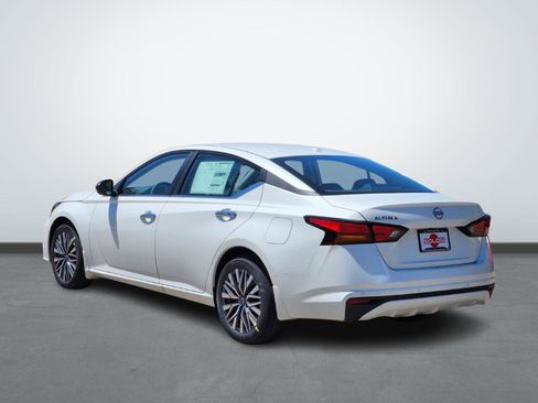 New 2025 Nissan Altima 2.5 SV image 3