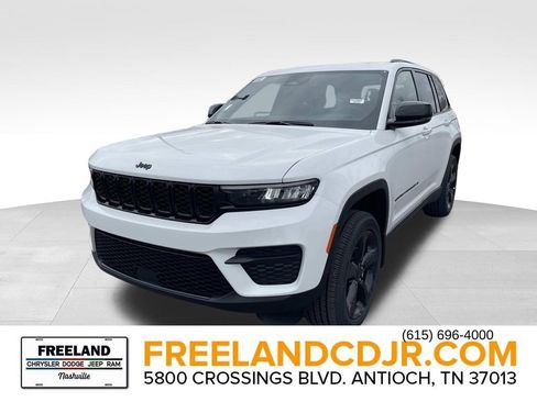 New 2025 Jeep Grand Cherokee Altitude w/ Trailer Tow Package AWD/4WD image 7