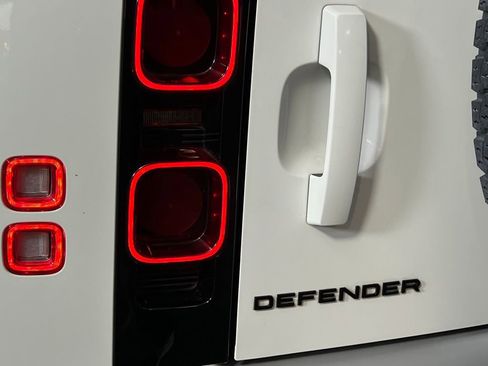 Used 2024 Land Rover Defender 90 S image 14