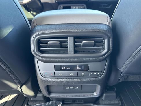 New 2025 Honda Pilot Touring image 10