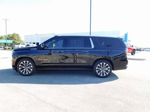 New 2025 Chevrolet Suburban High Country image 6