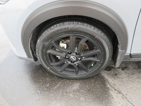 Used 2023 Nissan Kicks SR w/ SR Premium Package FWD image 14