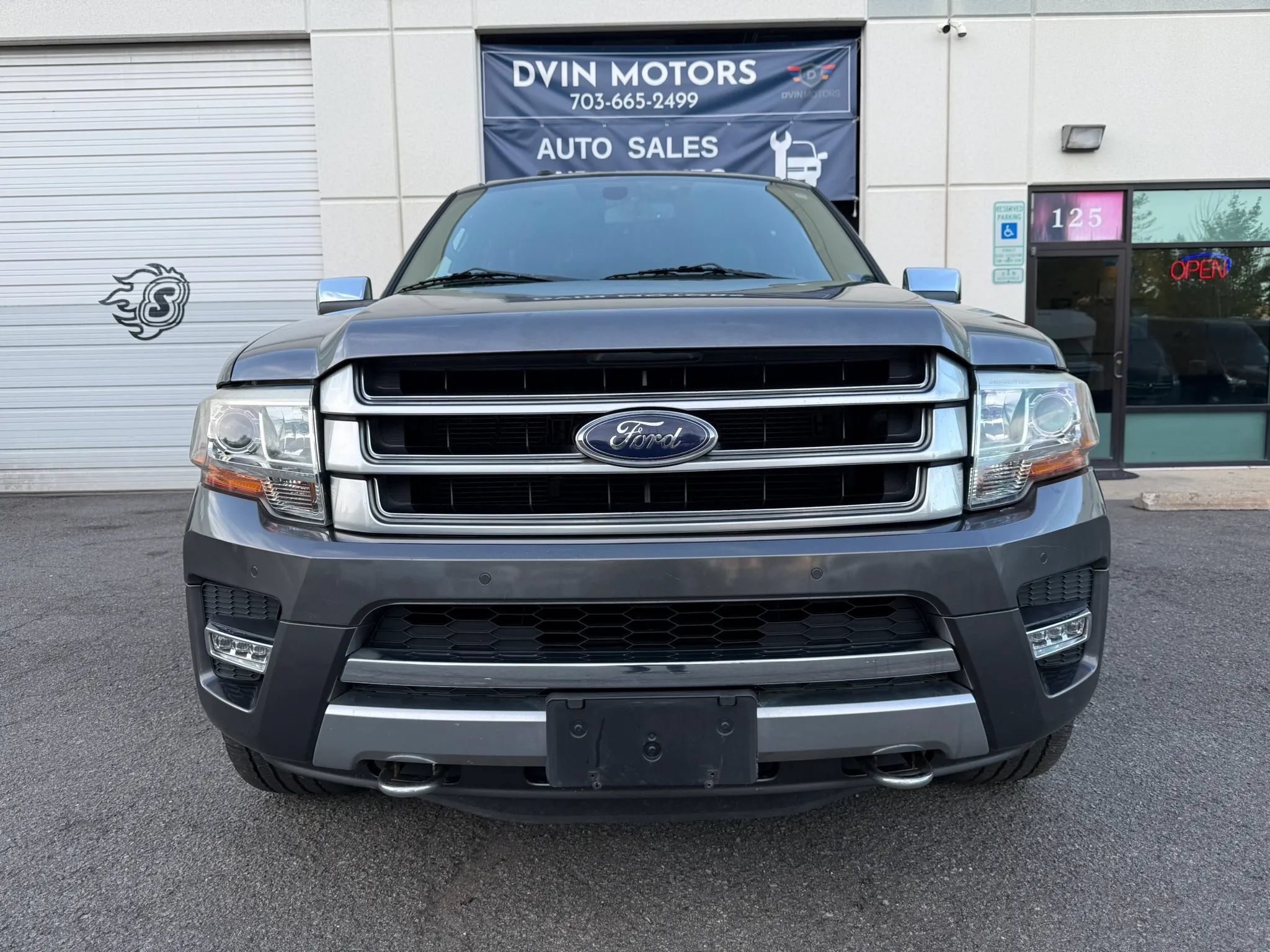 Used 2017 Ford Expedition EL Platinum AWD/4WD image 6