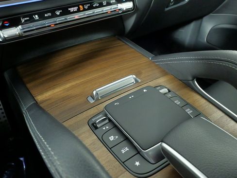 Used 2024 Mercedes-Benz GLS 450 4MATIC w/ AMG Line Exterior image 68