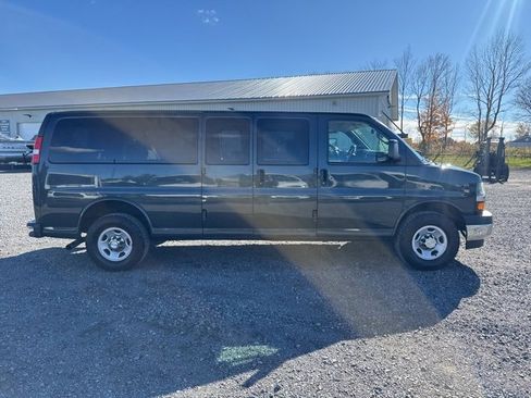 Used 2017 Chevrolet Express 3500 LT w/ LT Preferred Equipment Group image 9