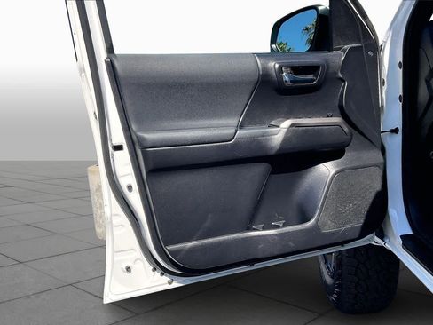 Used 2021 Toyota Tacoma TRD Sport w/ Technology Package image 21