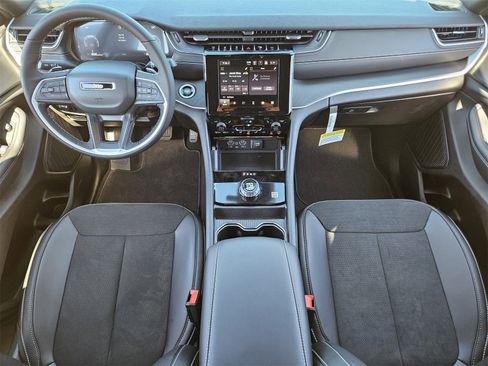 New 2025 Jeep Grand Cherokee Altitude image 26