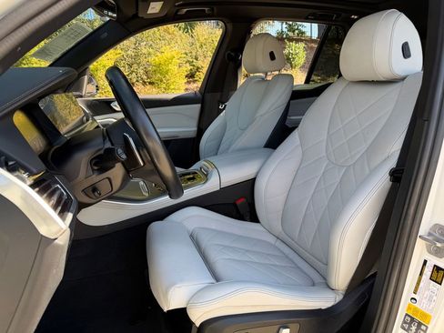 Used 2023 BMW X5 xDrive40i w/ M Sport Package image 13