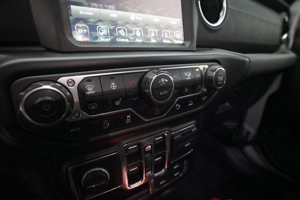 Used 2022 Jeep Wrangler Unlimited Sahara w/ LED Lighting Group AWD/4WD image 20