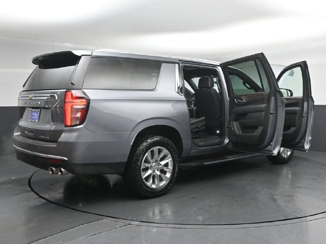 Used 2022 Chevrolet Suburban Premier AWD/4WD image 58