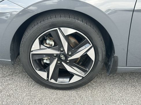 Used 2023 Hyundai Elantra Limited FWD image 11