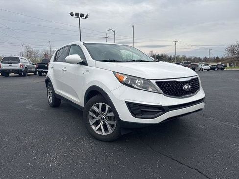 Used 2016 Kia Sportage LX image 2