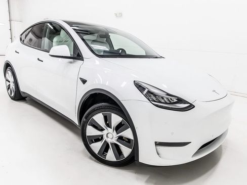 Used 2021 Tesla Model Y 2WD image 11