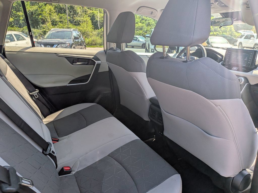 Used 2021 Toyota RAV4 XLE FWD image 25