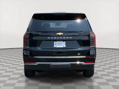 Used 2025 Chevrolet Suburban LT AWD/4WD image 6