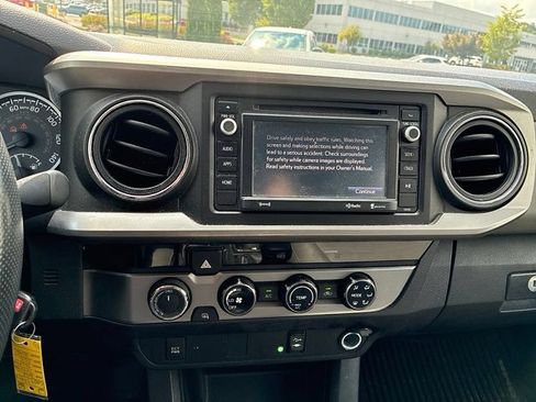 Used 2016 Toyota Tacoma SR5 w/ SR5 Appearance Package (SN) AWD/4WD image 29
