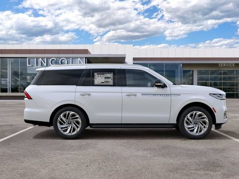New 2027 Lincoln Navigator Premiere AWD/4WD image 5