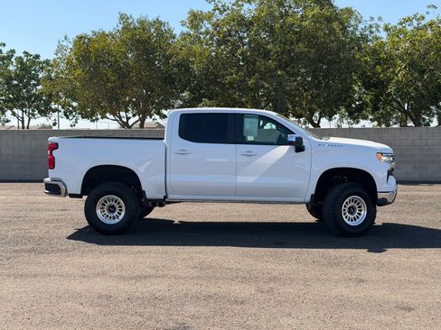 Used 2023 Chevrolet Silverado 1500 LT w/ Protection Package RWD image 2