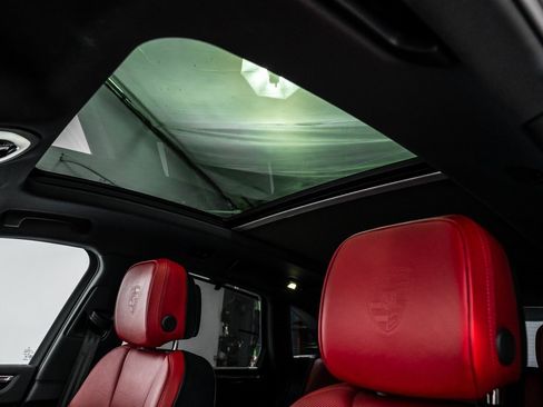 Used 2025 Porsche Macan image 27