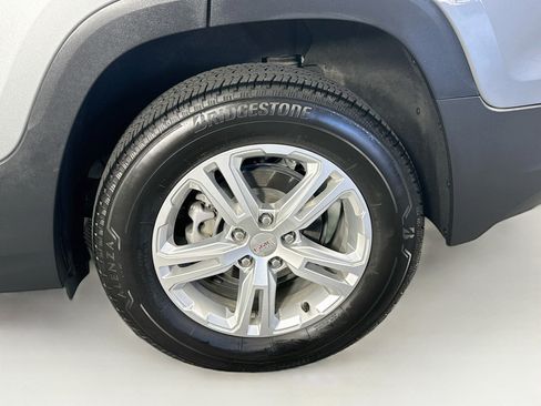 Used 2024 GMC Terrain SLE AWD/4WD image 11