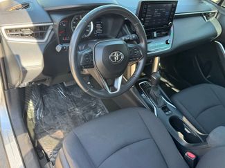 Used 2022 Toyota Corolla Cross LE video 2
