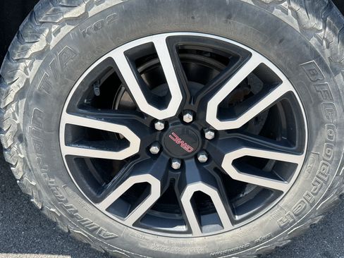 Used 2021 GMC Yukon AT4 w/ AT4 Premium Package AWD/4WD image 13