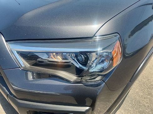 Used 2022 Toyota 4Runner Limited AWD/4WD image 5