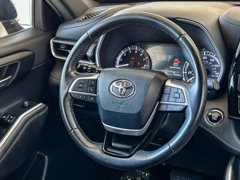 Used 2023 Toyota Highlander XSE FWD image 15