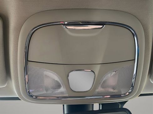 Used 2016 Jeep Cherokee Limited image 26