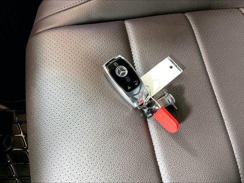 Used 2022 Mercedes-Benz GLS 450 4MATIC image 10