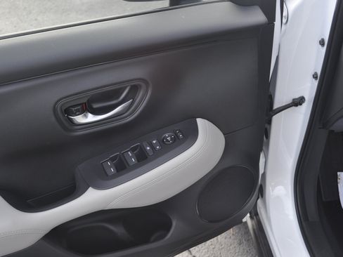 Certified 2025 Honda HR-V LX image 16