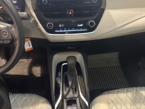 Used 2022 Toyota Corolla LE image 46