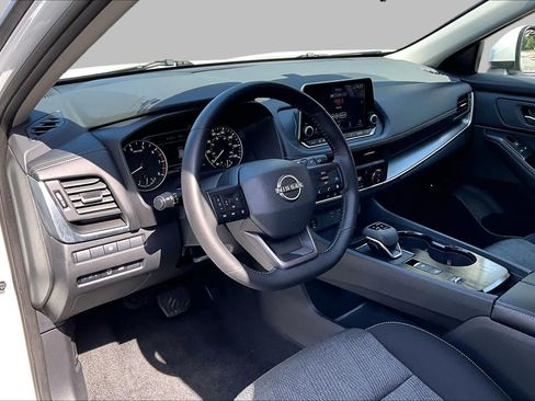 Used 2025 Nissan Rogue SV FWD image 18