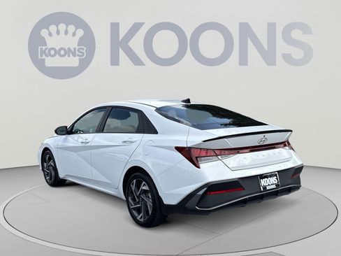 Certified 2025 Hyundai Elantra Sport FWD image 4