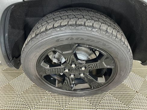 Used 2018 Jeep Grand Cherokee Laredo AWD/4WD image 10