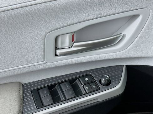 New 2026 Toyota Sienna XLE image 18