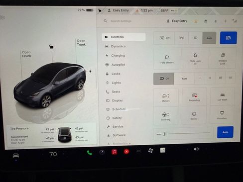 Used 2022 Tesla Model Y Long Range image 41