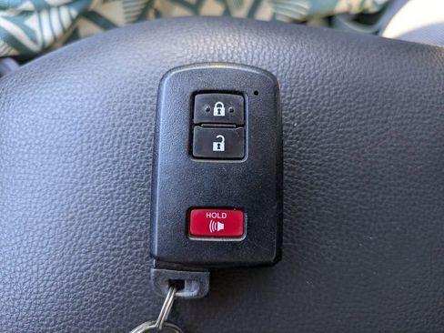 Used 2022 Toyota RAV4 XLE image 29