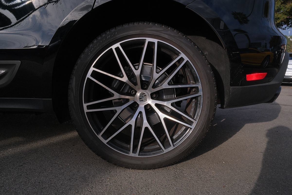 Used 2023 Porsche Macan Turbo AWD/4WD image 40